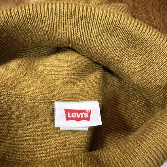 LEVI'S Men's Hero Leather Patch Knit Beanie Brown Tan Winter Ski Hat EUC - Picture 3 of 4